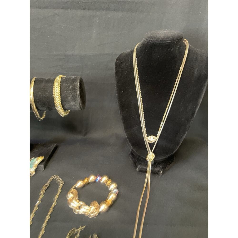Vintage To Now Gold tone Jewelry Lot Necklace Bracelet Earrings Brooch - Picture 9 of 11